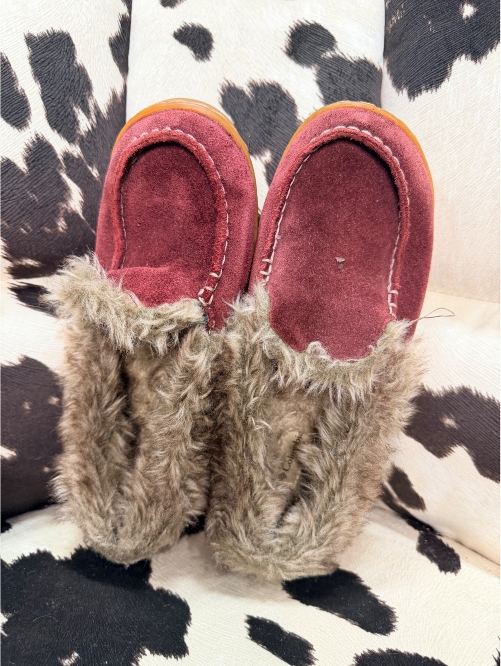 Columbia Women's Burgundy Suede Moccasin Slippers with Faux Fur Lining Size 7